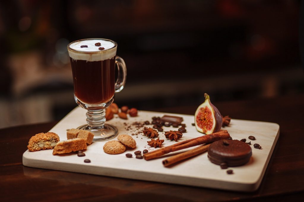 Aprende a preparar las tazas de café más navideñas