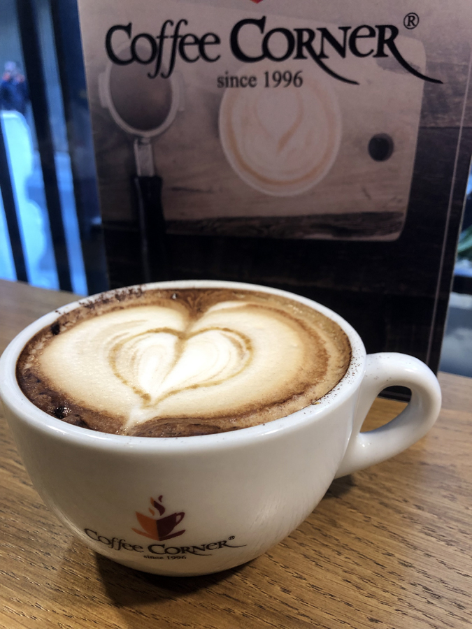 Café con corazón para el Día de los Enamorados.