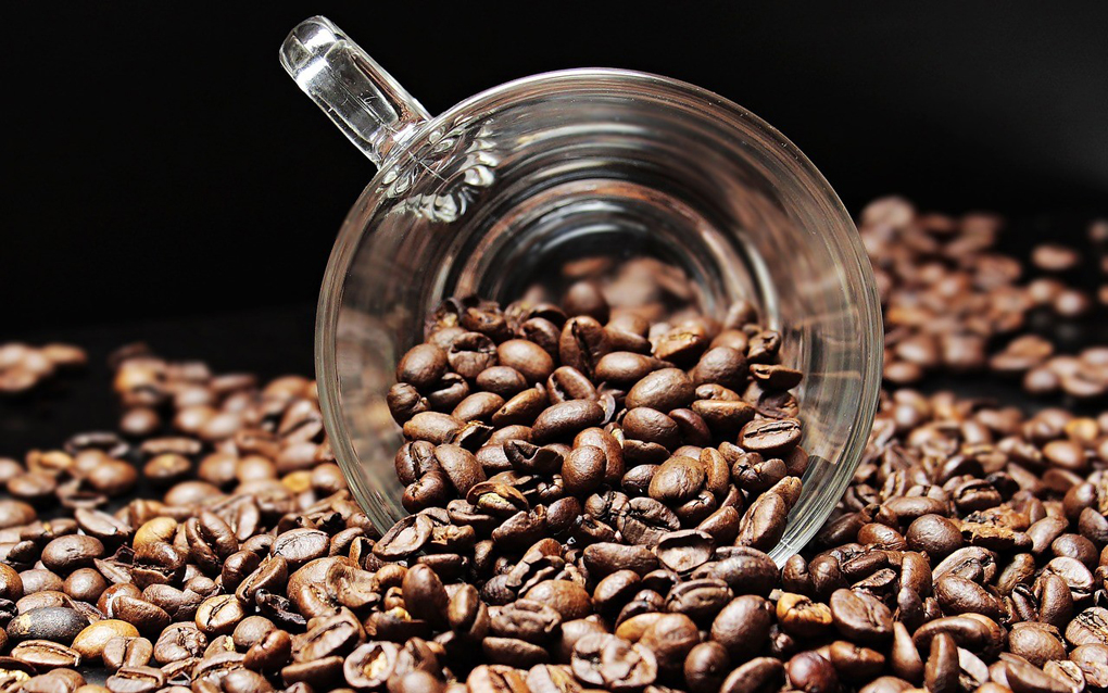 Descubre las diferencias entre el café de tueste natural, torrefacto y mezcla